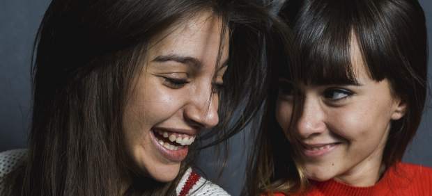 Ana Guerra y Aitana Ocaña durante un posado promocional en Madrid.