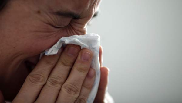 Gripe, resfriado, constipado, constiparse, mujer tosiendo, toser, tos Gripe, resfriado, constipado, constiparse, mujer tosiendo, toser, tos