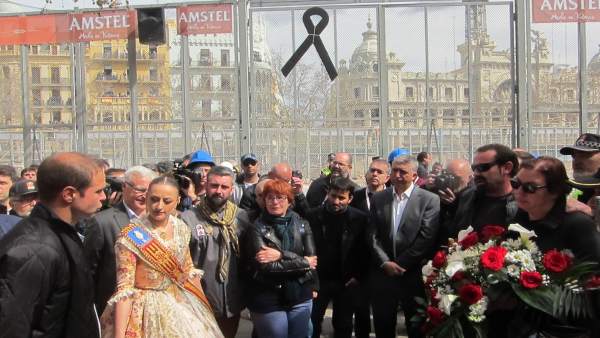 Potència, perfecció i emoció en la mascletà de Ricasa dedicada a l'empleat mort Potència, perfecció i emoció en la mascletà de Ricasa dedicada a l'empleat mort