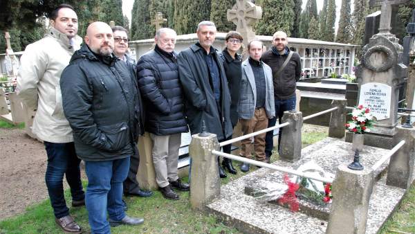 Homenaje del PSN a dos víctimas del franquismo en Navarra Homenaje del PSN a dos víctimas del franquismo en Navarra