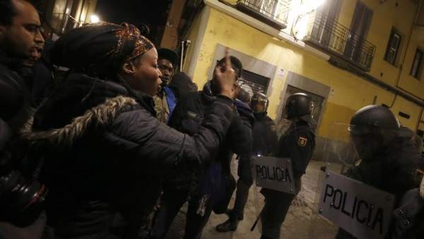 Hablando con los antidisturbios Hablando con los antidisturbios