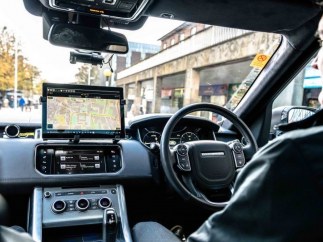 Interior de un Land Rover utilizado en proyecto de conducción autónoma