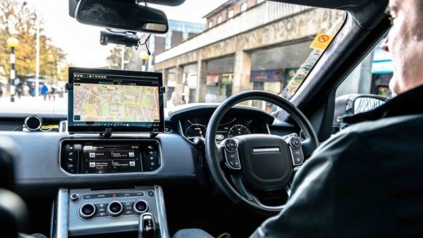 Interior de un Land Rover utilizado en proyecto de conducción autónoma Interior de un Land Rover utilizado en proyecto de conducción autónoma