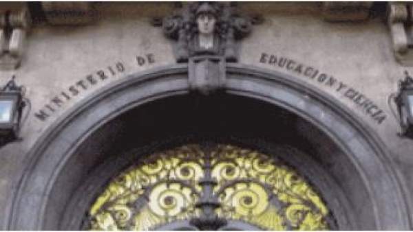 Fachada del Ministerio de Educación Fachada del Ministerio de Educación