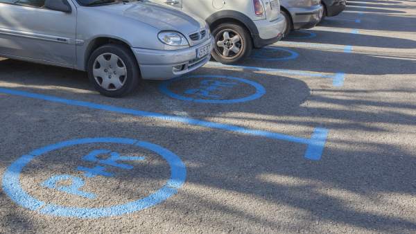 Les places de Park & Ride estan senyalitzades a l'asfalt, i indicades amb senyals verticals. Les places de Park & Ride estan senyalitzades a l'asfalt, i indicades amb senyals verticals.