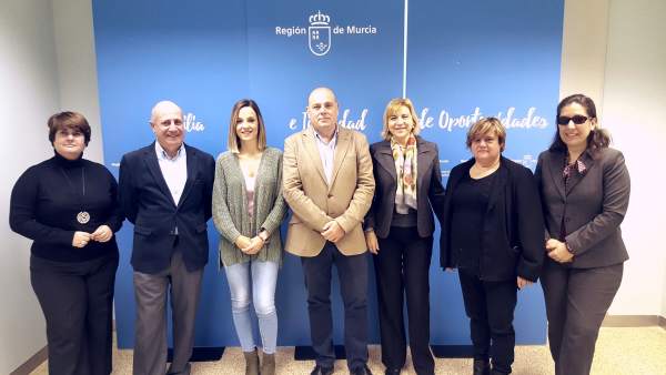 Tomás y Martínez y miembros de la Junta Directiva de Cermi Tomás y Martínez y miembros de la Junta Directiva de Cermi