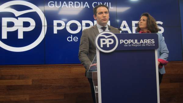 Teodoro García (PP) junto a Isabel Borrego Teodoro García (PP) junto a Isabel Borrego