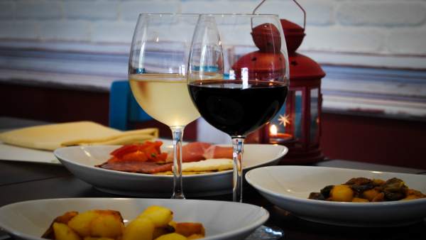 Vino, copa, tapas, tapeo Vino, copa, tapas, tapeo