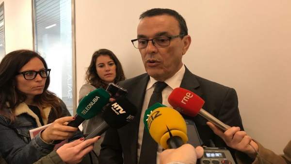 El secretario general del PSOE de Huelva, Ignacio Caraballo, ante los medios. El secretario general del PSOE de Huelva, Ignacio Caraballo, ante los medios.