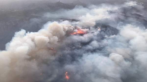 Fuego que afecta a Gran Canaria desde el helicóptero de la Guardia Civil Fuego que afecta a Gran Canaria desde el helicóptero de la Guardia Civil