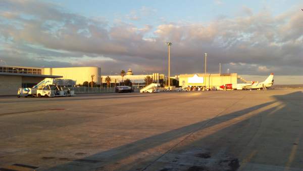 Pista del aeropuerto de Sont Sant Joan (Palma de Mallorca) Pista del aeropuerto de Sont Sant Joan (Palma de Mallorca)