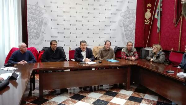 El Defensor del Ciudadano, con afectados por el servicio de una clínica dental El Defensor del Ciudadano, con afectados por el servicio de una clínica dental