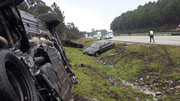 El alcalde de Baiona, Ángel Rodal, y una edila sufren un accidente de coche El alcalde de Baiona, Ángel Rodal, y una edila sufren un accidente de coche