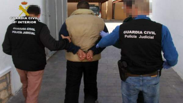 La Guardia Civil detiene a un experimentado delincuente buscado por autoridades La Guardia Civil detiene a un experimentado delincuente buscado por autoridades