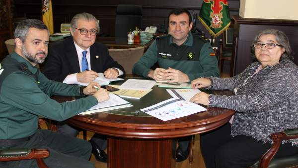 Autoridades durante el encuentro mantenido Autoridades durante el encuentro mantenido