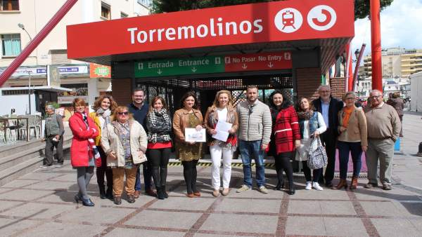 Representantes del PP en la estación de La Nogalera en Torremolinos Representantes del PP en la estación de La Nogalera en Torremolinos