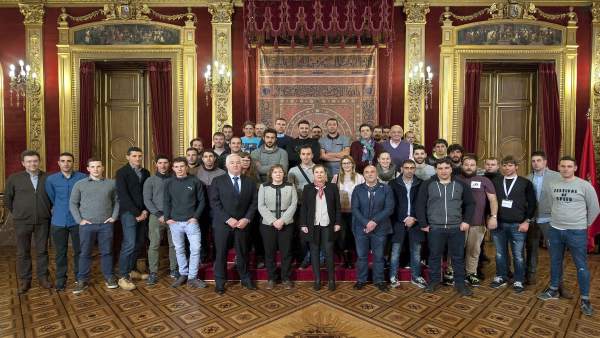 Uxue Barkos, con agricultores en el Palacio de Navarra. Uxue Barkos, con agricultores en el Palacio de Navarra.