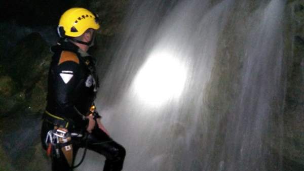 Efectivos de bomberos rescatan a un varón en la Garganta Verde Efectivos de bomberos rescatan a un varón en la Garganta Verde