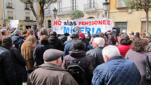 Concentración Coordinadora Rioja por la defensa de las pensiones Concentración Coordinadora Rioja por la defensa de las pensiones