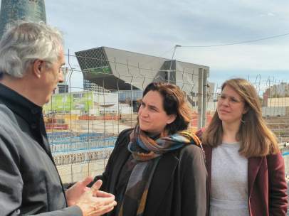 Ada Colau, alcaldesa de Barcelona, y Janet Sanz, teniente de alcalde