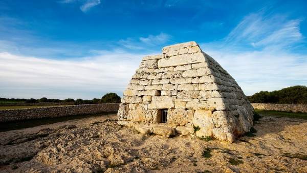 Naveta dels Tudons en Menorca Naveta dels Tudons en Menorca