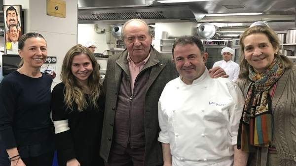 El rey emérito, junto a la infanta elena en su visita al restaurante El rey emérito, junto a la infanta elena en su visita al restaurante
