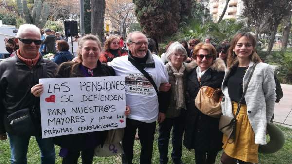 Podemos en la manifestación por las pensiones dignas Podemos en la manifestación por las pensiones dignas
