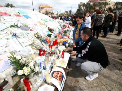 Concentración en memoria de Gabriel Cruz