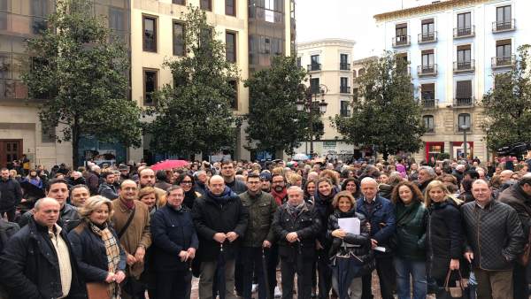 Concentración a favor de la prisión permanente revisable en Granada Concentración a favor de la prisión permanente revisable en Granada
