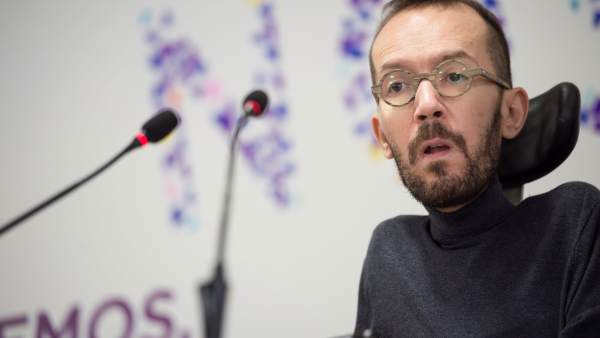 Pablo Echenique, secretario de Organización de Podemos, este lunes en la sede de su partido. Pablo Echenique, secretario de Organización de Podemos, este lunes en la sede de su partido.