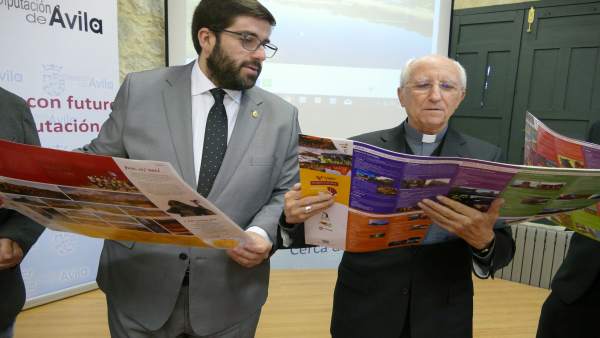 El Presidente De La Diputación (I) Y El Obispo De Ávila Con La Guía 20-3-2018 El Presidente De La Diputación (I) Y El Obispo De Ávila Con La Guía 20-3-2018