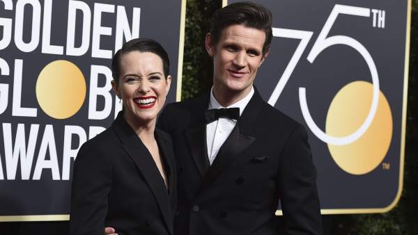 Los actores Claire Foy y Matt Smith en la 75ª edición de los Globos de Oro, en enero de 2018. Los actores Claire Foy y Matt Smith en la 75ª edición de los Globos de Oro, en enero de 2018.