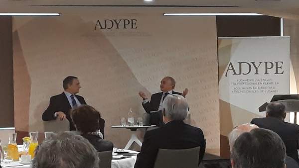 Alejandro Legarda (Naturgas) durante su intervención en Adype Alejandro Legarda (Naturgas) durante su intervención en Adype
