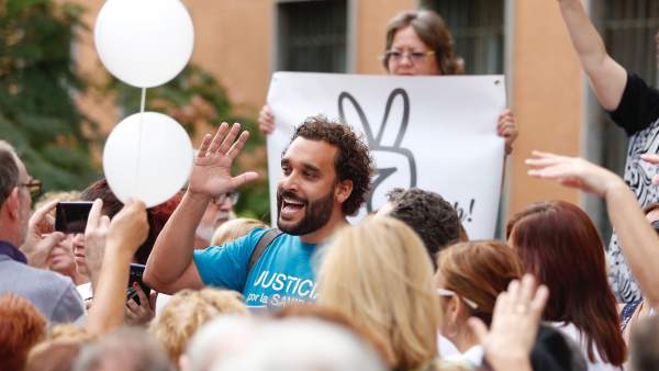 El médico Jesús Candel, Spiriman, presenta un escrito en la Delegación de Salud El médico Jesús Candel, Spiriman, presenta un escrito en la Delegación de Salud