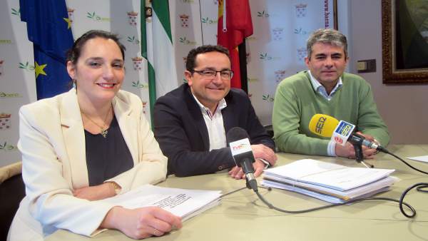 Rojano (centro) durante la presentación del expediente Rojano (centro) durante la presentación del expediente