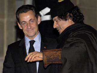 Sarkozy y Gadafi