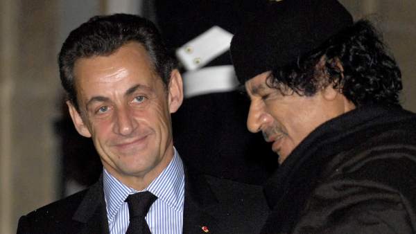 Sarkozy y Gadafi Sarkozy y Gadafi