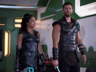 Tessa Thompson y Chris Hemsworth