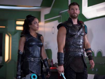 Tessa Thompson y Chris Hemsworth