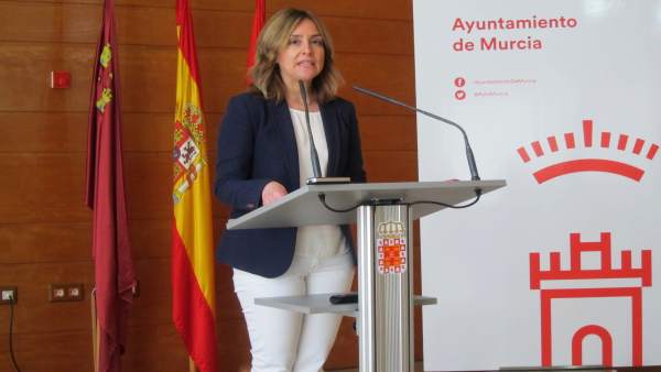 Conchita Ruiz en rueda de prensa Conchita Ruiz en rueda de prensa