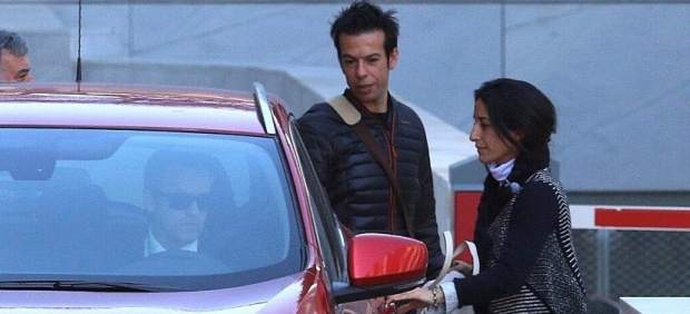 Los padres de Gabriel salen del juzgado y se suben al coche de sus abogados