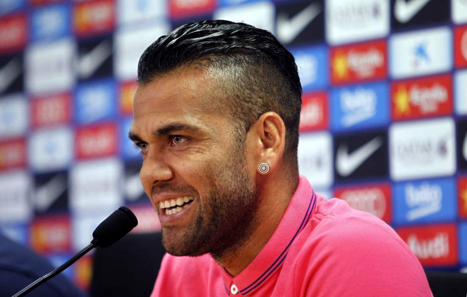 Foto: DANI ALVES | 10 futbolistas extranjeros que pudieron jugar con España