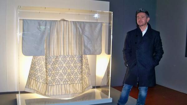 'Kimono' Del Artista Sudafricano Pierre Louis Geldenhuys. 'Kimono' Del Artista Sudafricano Pierre Louis Geldenhuys.