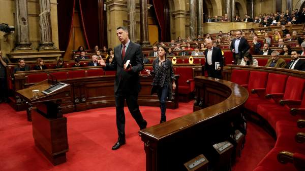 Los cuatro diputados del PPC abandonan el Parlament. Los cuatro diputados del PPC abandonan el Parlament.
