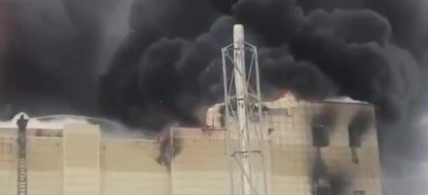 Incendio en un centro comercial en Siberia
