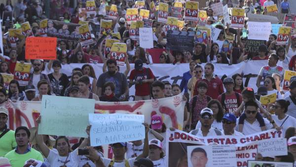 Estudiantes desaparecidos en México Estudiantes desaparecidos en México