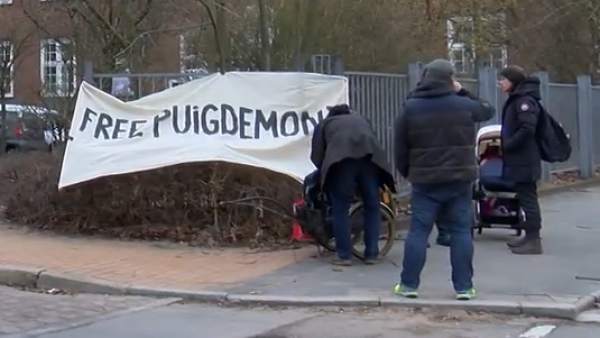 Puigdemont pasa su primera noche en prisión. Puigdemont pasa su primera noche en prisión.