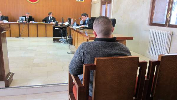 El acusado de apuñalar a un menor, en el juicio en la Audiencia El acusado de apuñalar a un menor, en el juicio en la Audiencia