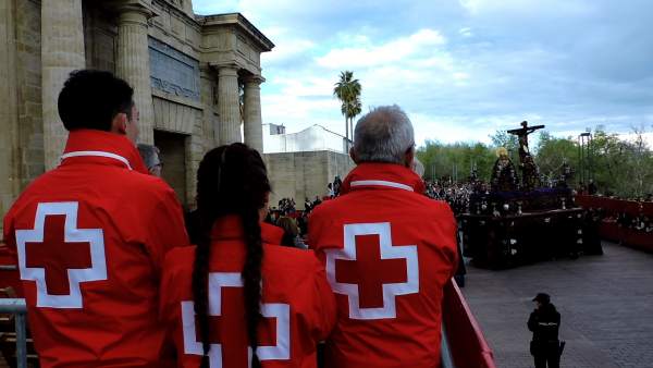 Voluntariado de Cruz Roja en el entorno de la Mezquita Voluntariado de Cruz Roja en el entorno de la Mezquita