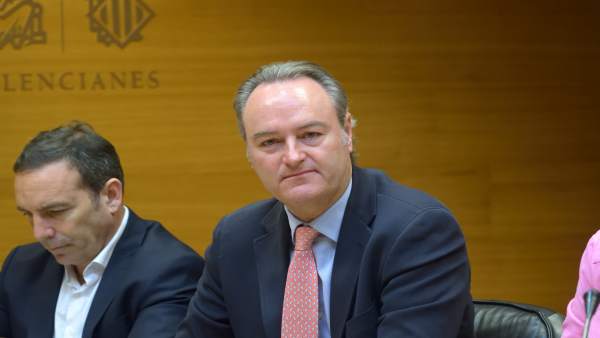 Fabra en la comparecencia en las Corts sobre Ciegsa Fabra en la comparecencia en las Corts sobre Ciegsa
